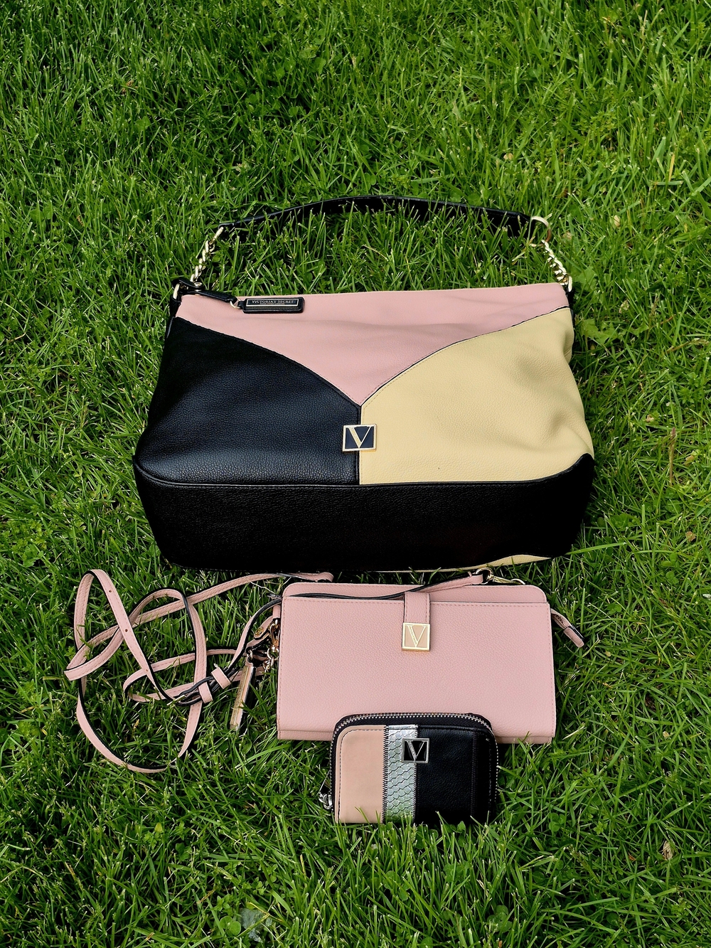 VS Pink, Black & Cream Colorblock Shoulder Bag Set - Picture 1 of 11